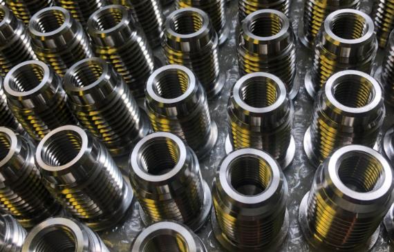 钛合金加工件具有强度高、耐腐蚀性强、耐高温、生物相容性好